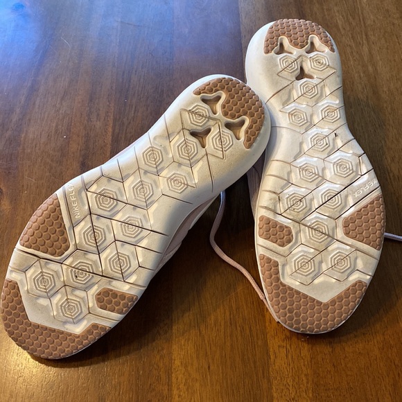 Nike, rose pink sneakers - Picture 2 of 9